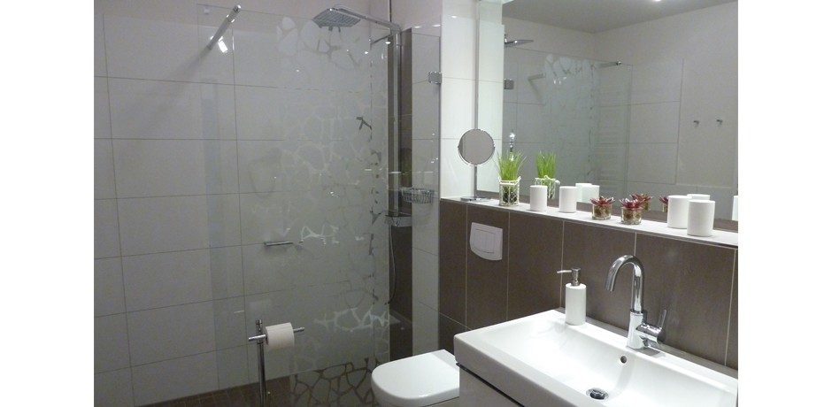 Das Badezimmer des Appartements 4.09 glänzt durch eine moderne und hochwertige Ausstattung
